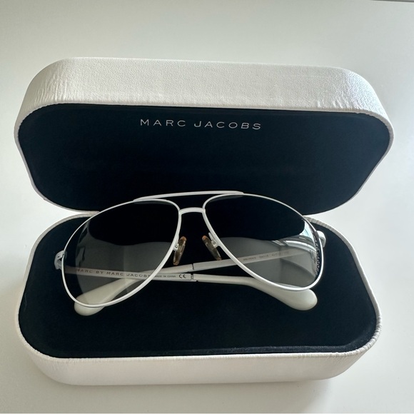 Marc by Marc Jacobs White Aviator Sunglasses - Picture 1 of 16